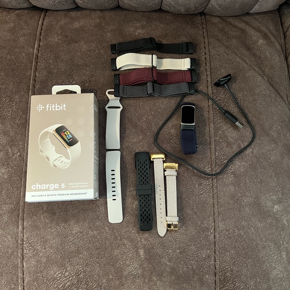 Fitbit Charge 5 - excellent condition!